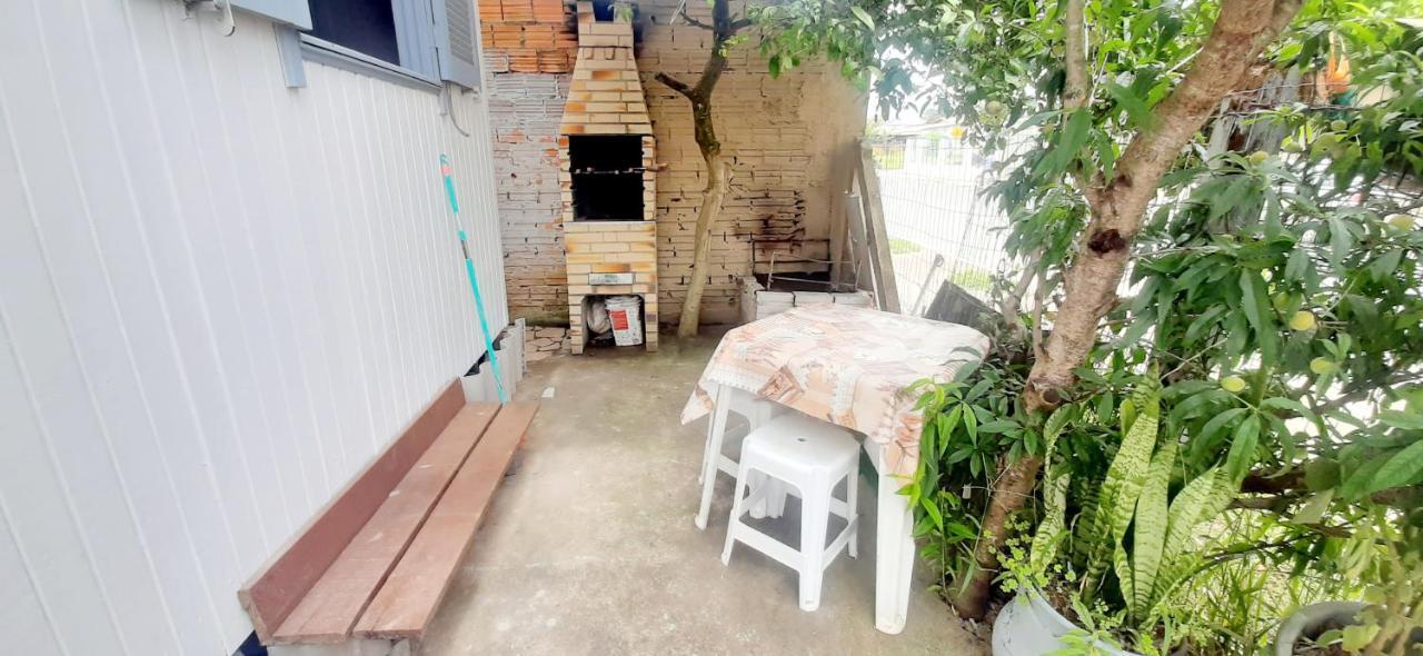 CASA completa em TORRES-RS - O MELHOR CUSTO BENEFICIO na mais bela praia Gaúcha - Cozinha - Banheiro - Ar condicionado - Smart TV 32 Android Apps Youtube - Netflix - Prime Vídeo e Wi-Fi - Estacionamento - Acomoda até 10 pessoas - Anfitriã Superhost n Villa Esterno foto