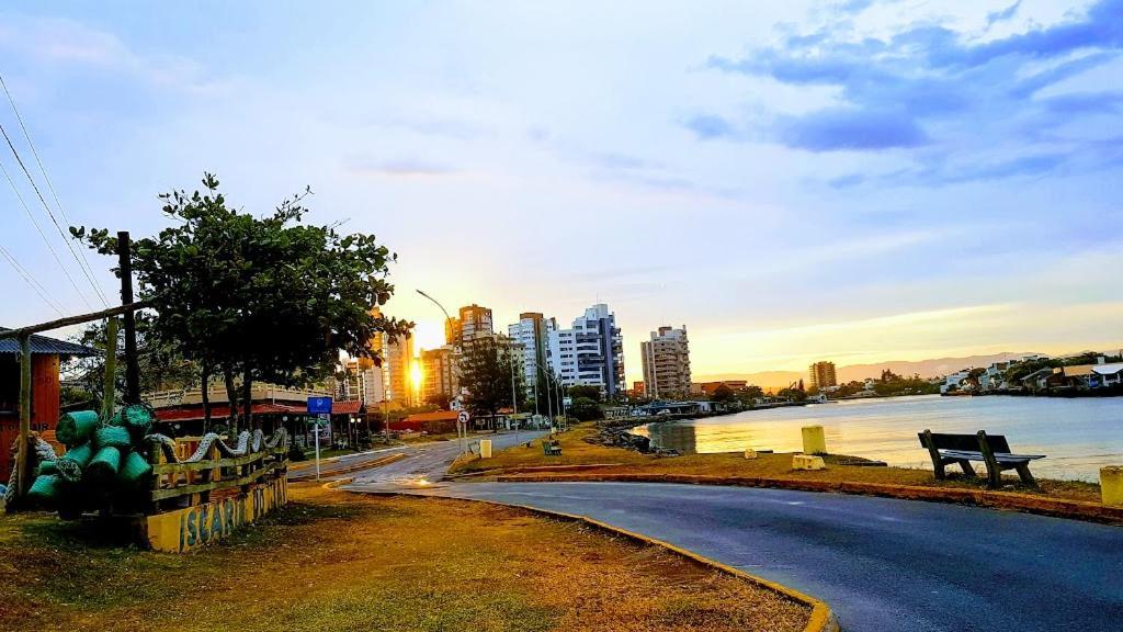 CASA completa em TORRES-RS - O MELHOR CUSTO BENEFICIO na mais bela praia Gaúcha - Cozinha - Banheiro - Ar condicionado - Smart TV 32 Android Apps Youtube - Netflix - Prime Vídeo e Wi-Fi - Estacionamento - Acomoda até 10 pessoas - Anfitriã Superhost n Villa Esterno foto
