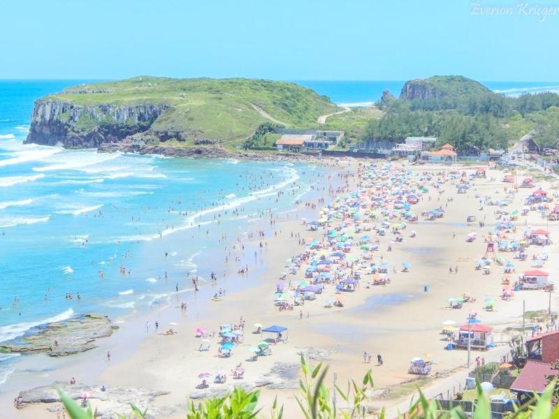 CASA completa em TORRES-RS - O MELHOR CUSTO BENEFICIO na mais bela praia Gaúcha - Cozinha - Banheiro - Ar condicionado - Smart TV 32 Android Apps Youtube - Netflix - Prime Vídeo e Wi-Fi - Estacionamento - Acomoda até 10 pessoas - Anfitriã Superhost n Villa Esterno foto