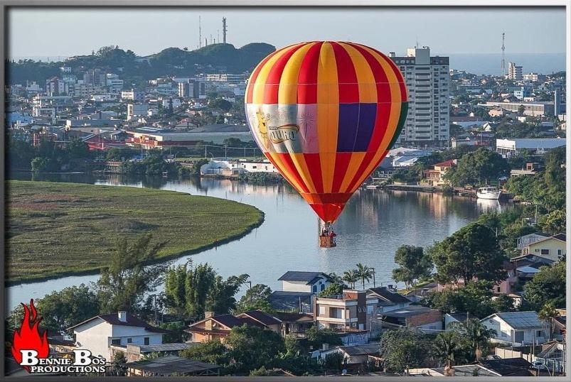 CASA completa em TORRES-RS - O MELHOR CUSTO BENEFICIO na mais bela praia Gaúcha - Cozinha - Banheiro - Ar condicionado - Smart TV 32 Android Apps Youtube - Netflix - Prime Vídeo e Wi-Fi - Estacionamento - Acomoda até 10 pessoas - Anfitriã Superhost n Villa Esterno foto